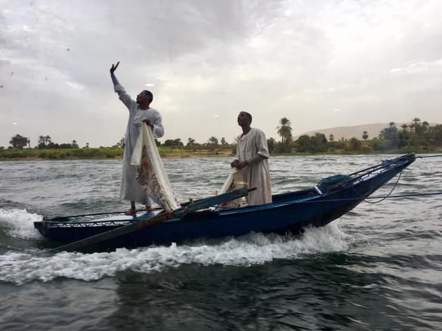 Próximos viajes a Egipto de Viajes Savitur. Vendedores en barca por el río Nilo